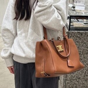 [국내배송]셀린느 아플린 미디엄 서플 카프스킨백