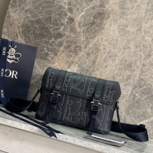 [국내배송]디올 서류 크로스백