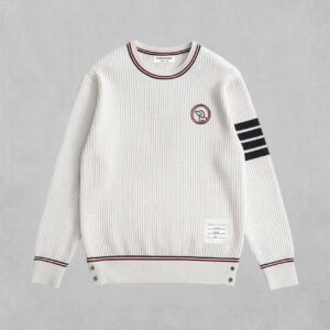 [국내배송]톰브라운 홀리데이 자수 로고 트윌 울 블렌드 니트 풀오버