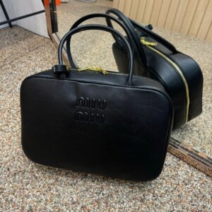 [국내배송]미우미우 탑핸들 토트백 블랙 꼬냑