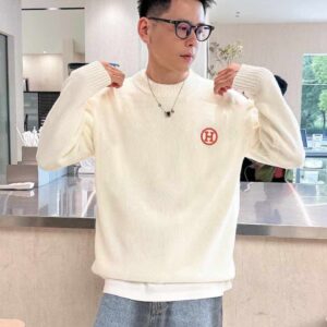 [국내배송]에르메스 신상 H포인트 자수로고 캐시 양모라운드 니트