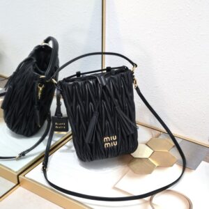 [국내배송]미우미우 나파 가죽 버킷백