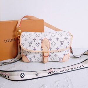 [국내배송]루이비통 24SS 멀티 다이앤 숄더백